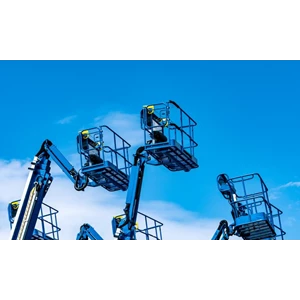 Keunggulan Scissor Lift Dibandingkan Alat Angkat Lainnya